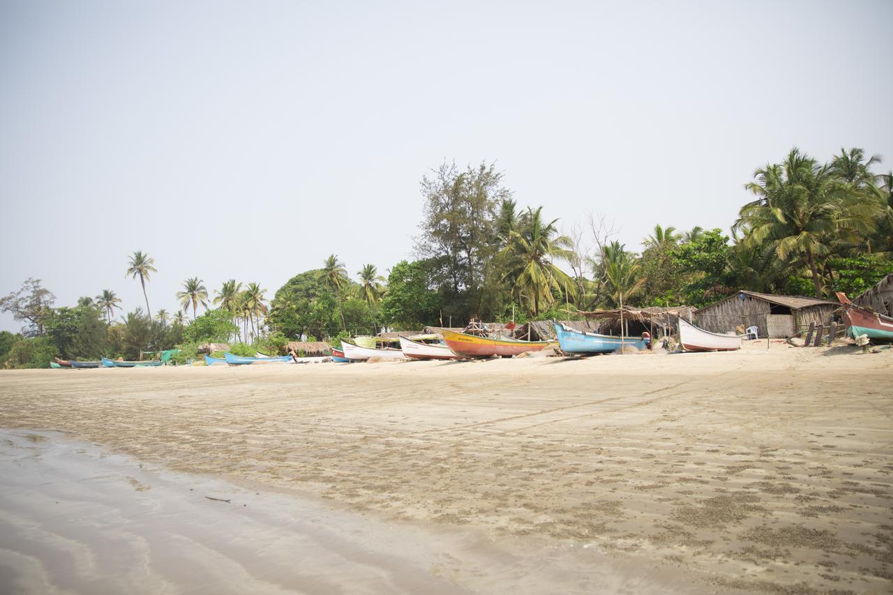 Devarya Wellness Beach Resort Morjim Exterior foto