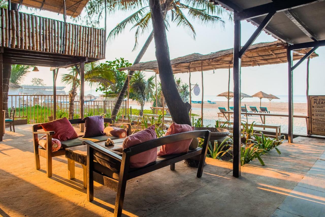 Devarya Wellness Beach Resort Morjim Exterior foto