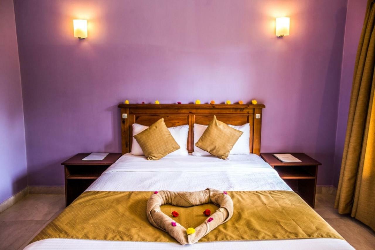 Devarya Wellness Beach Resort Morjim Exterior foto